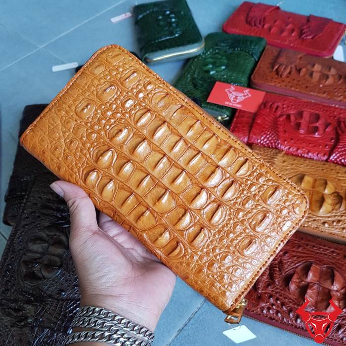 Chào đón phong cách hoàn hảo với ví cầm tay nữ da cá sấu VN20-VB.