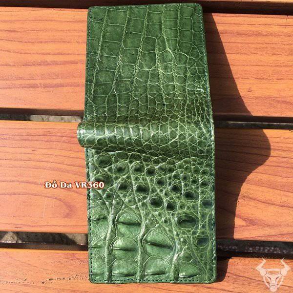 Bóp Nam da cá sấu màu rêu sậm VB1103: Sự kết hợp tinh tế giữa phong cách và chất liệu đẳng cấp.