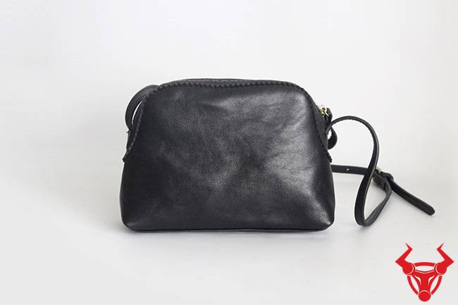 Túi đeo chéo nữ da bò handmade TDN08: Thiết kế độc đáo, phong cách cá nhân.