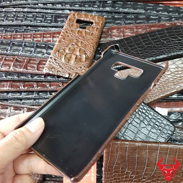Ốp lưng da cá sấu Samsung Note 9 màu nâu gù: Kết hợp hoàn hảo giữa sự thời trang và bảo vệ.